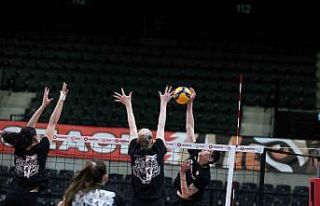 Eczacıbaşı Dynavit, Göztepe ile mücadele edecek