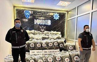 Edirne’de ele geçirilen uyuşturucu maddeler sergilendi