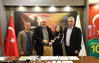 Edremit’in gururu Ecrin Yanıt’tan bir Türkiye...