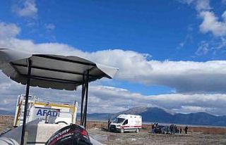 Eğirdir Gölü’nde balık avlarken tekneden düşen...