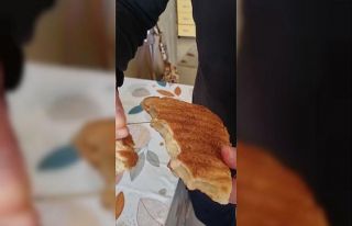 Ekmekten paket lastiği çıktı