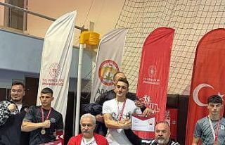 Elazığ’a bilek güreşinde 4 madalya