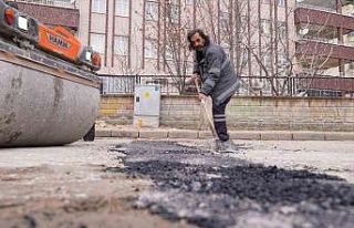 Elazığ’da asfalt yama uygulaması sürüyor