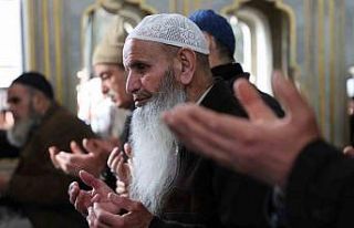 Elazığ’da depremde hayatını kaybedenler dualarla...