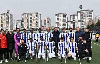 Engellerini ampute futbolla aşıyorlar