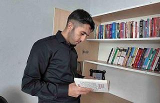 Erciş’te engelli genç kitap yazarak hayata tutundu