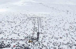 Erciyes’te hafta sonu pistler kayakçılarla doldu