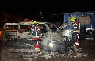 Erdek’te korkutan yangın: 1 minibüs kullanılamaz...