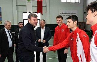 Ertuğrul Sağlam’dan genç sporculara ilham veren...