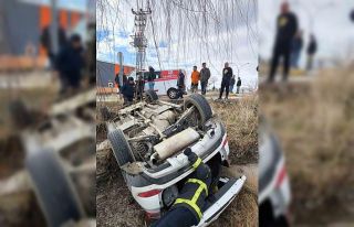 Erzincan’da otomobil şarampole uçtu: 1 yaralı