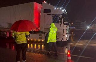 Erzincan’da sağanak, kar ve sis ulaşımı durdurdu