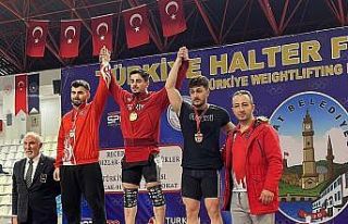 Erzincanlı halterci Özbay Türkiye üçüncüsü...
