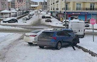 Erzurum’da 5 araçlı zincirleme kaza: Aracının...