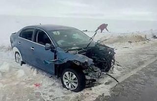 Erzurum’da otomobille tırın çarpıştığı kazada...