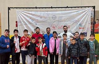 Erzurumlı Kick Boksçular madalyalarla dönüyor