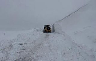Erzurum’un Tekman ilçesinde kar kalınlığı 5...