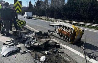 Esenler’de cip refüje çarptı: Araçta sıkışan...