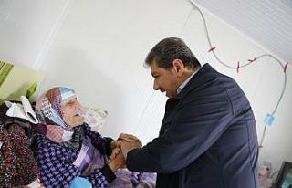 Esenler’de Sosyal Kart ile emeklilere anlamlı destek