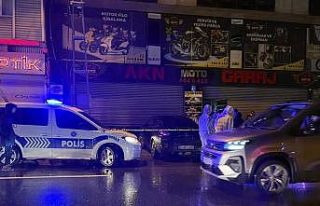 Esenler’de yangın ihbarına giden ekipler binada...