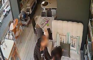 Eşini mobilya mağazasında darbetti: O anlar kamerada