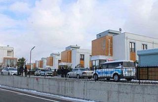 Eski ve yeni erkek arkadaşlar arasında bıçaklı...