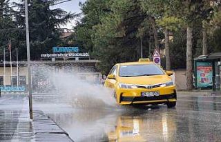 Eskişehir güne yağmurla başladı