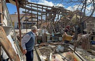Eskişehir’de ilginç kaza; belediye ekipleri yaşlı...
