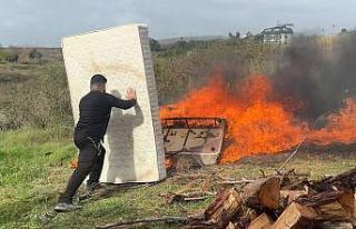 Eşyaları temiz kullanmayan personele sinirlendi,...