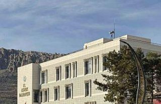 Ezan sesi mahalleliye ulaşmayınca belediye binasına...