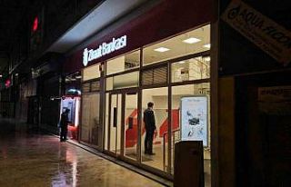 Fatih’te banka soygunu: Kaçarken çaldığı parayı...