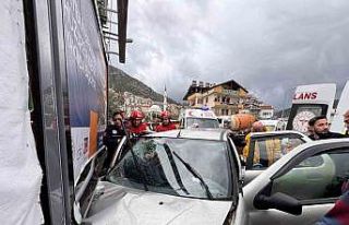 Fethiye’de Duvara Çarpan Otomobildeki 1 Kişi Hayatını...