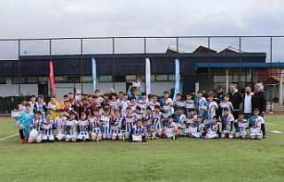 Futbolda şampiyon Bilgi ortaokulu oldu