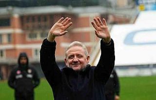 Göksel Gümüşdağ, galibiyet sonrası tribünleri...