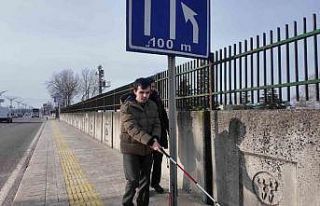 Görme engellilerin şehirdeki zorlu mücadelesi saniye...