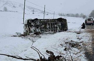 (Güncellendi) Öğrenci servisi devrildi: 14 yaralı