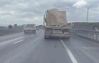 Güvenlik önlemleri alınmadan traverten taşıyan...