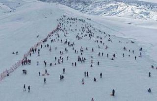 Güzeldağ Kayak Merkezi yarıyıl tatilinin son gününde...