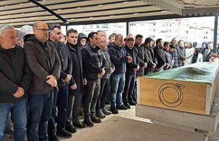 Halı sahada kalp krizi geçiren öğretmen hayatını...