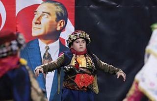 Halk oyunlarında sahne okulların