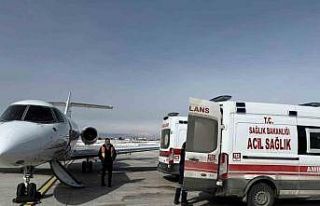 Hasta 2 bebek ambulans uçakla İstanbul’a sevk...