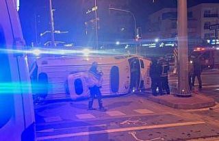 Hasta taşıyan ambulansla otomobil çarpıştı:...