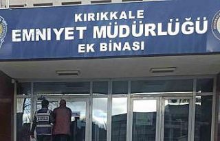 Hastanede güvenlik görevlisinin odasından para...