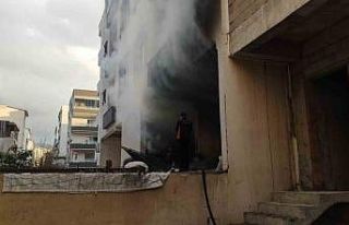 Hatay’da apartman dairesi ve metruk binada yangın