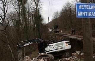 Heyelan bölgesinde çalışmalar sürüyor