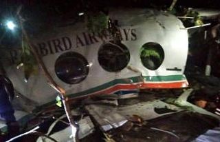 Hindistan’da içerisinde 7 kişinin bulunduğu ambulans...