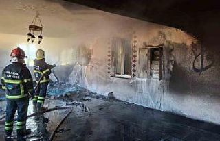 İbadete yeni açılan camide çıkan yangın söndürüldü