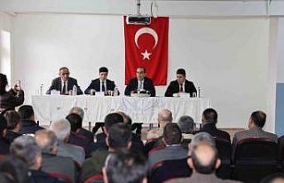 Iğdır Valisi Taşolar, Aralık ilçesinde muhtarlarla...