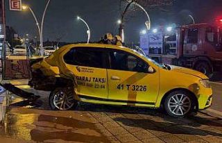 İki otomobilin çarpıştığı kaza maddi hasarla...