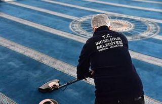 İncirliova Acarlar Camii’nde temizlik çalışması...