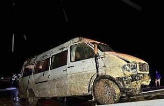 İşçi servisi şarampole devrildi: 17 yaralı